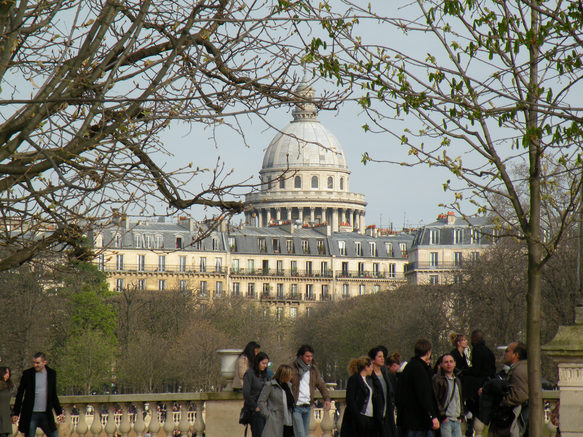 le dôme du Panthéon vu depuis le jardin du Luxembourg